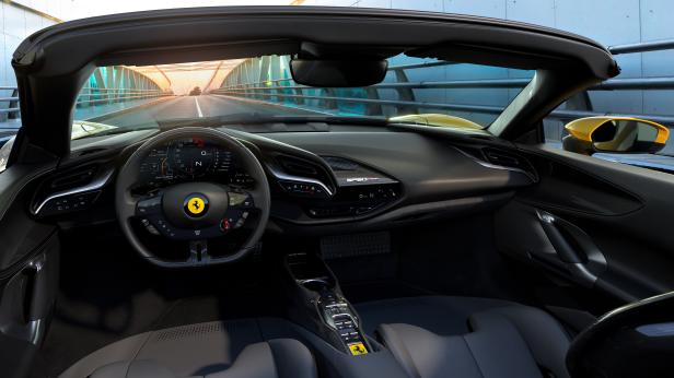 ferrari_20201111_09_sf90_spider_interior.jpg