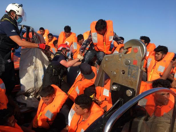Flüchtlingsboote gehen im Mittelmeer vor Libyen unter: 90 Tote