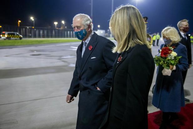 Fotos: Prinz Charles und Herzogin Camilla in Berlin gelandet