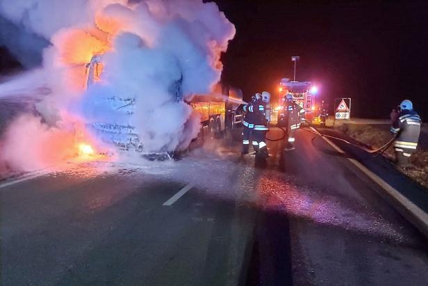 NÖ: Transporter mit 8.000 Liter Milch ging in Flammen auf