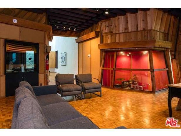 Schräge Villa von Frank Zappa wird verkauft