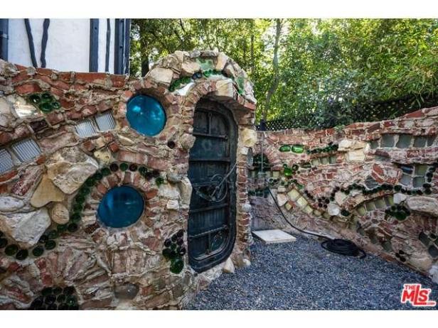 Schräge Villa von Frank Zappa wird verkauft