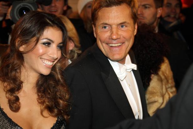 Diether Bohlen und eine Frau lächeln auf einer Veranstaltung.