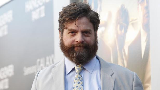 Porträt von Zach Galifianakis auf dem roten Teppich.