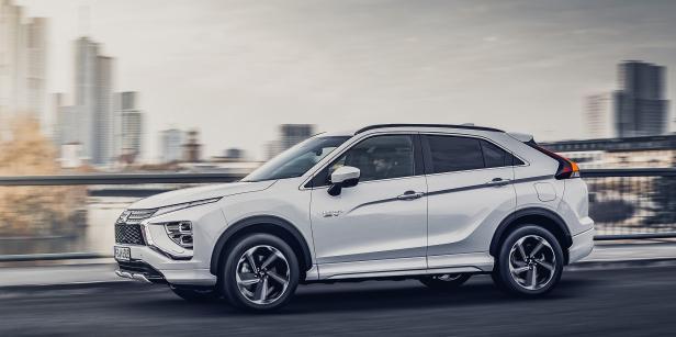 mitsubishi_eclipse_cross_phev_dynamic_front.jpeg