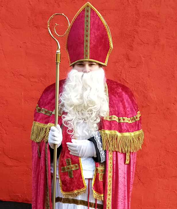 Von Tür zu Tür: Unterwegs als Nikolaus in Corona-Zeiten