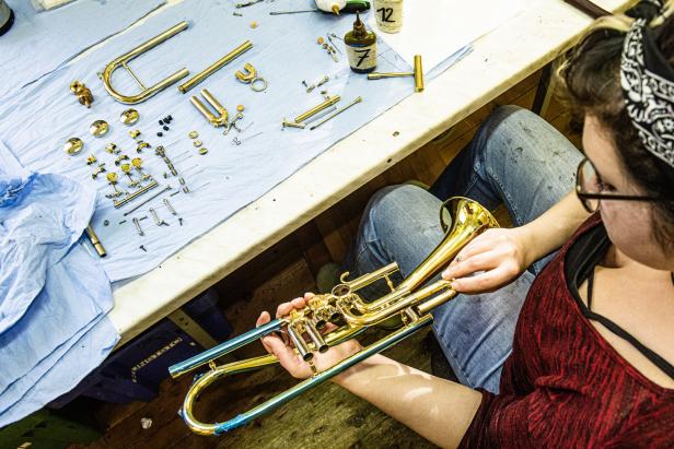 Reportage: Hohe Handwerkskunst - Besuch beim Instrumentenbauer