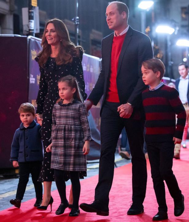 Fotos: William und Kate erstmals mit allen drei Kindern auf rotem Teppich