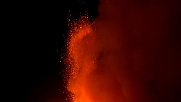 Spektakuläre Fotos: Vulkan Ätna spuckt Lava