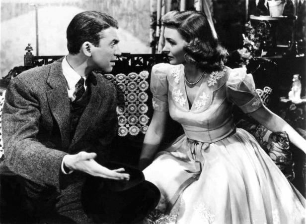 James Stewart und Donna Reed in einer Szene aus dem Film „Ist das Leben nicht schön?“.