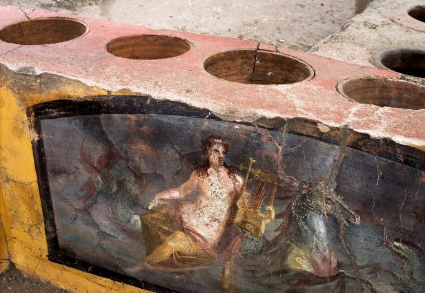 Forscher graben antike "Snackbar" in versunkener Stadt Pompeji aus