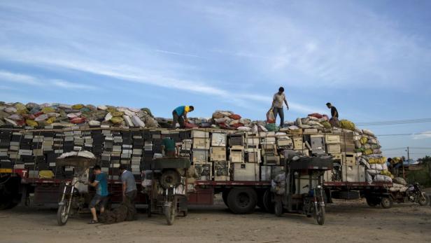 Wider Image: World's Largest Electronics Waste Dum