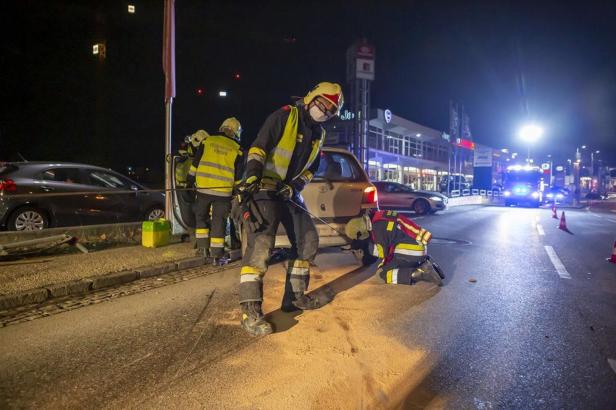 Krems: Bergeeinsatz der Feuerwehr nach Unfall in den Abendstunden