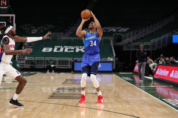 NBA: Detroit Pistons at Milwaukee Bucks