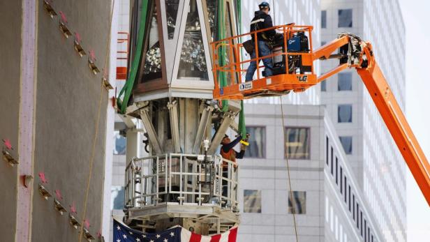 Neues World Trade Center bekommt seine Spitze