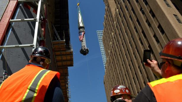 Neues World Trade Center bekommt seine Spitze