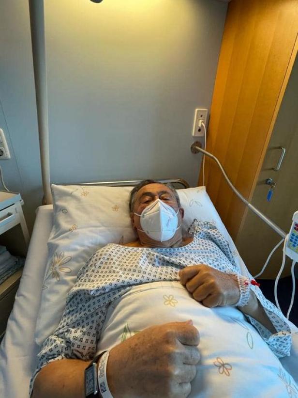 Von den Malediven direkt ins Krankenhaus: Lugner mit Darmblutungen im Spital