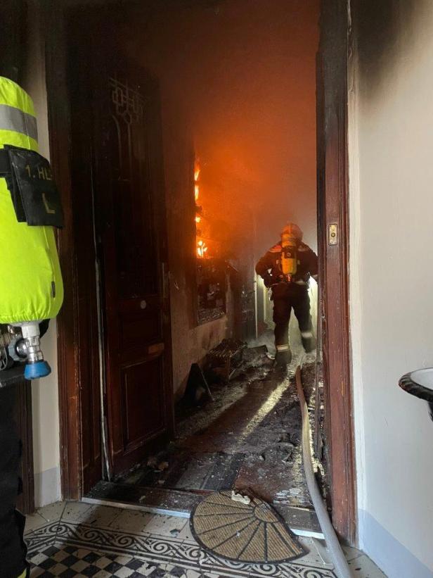 Jugendlicher flüchtete vor Brand aus Fenster: Von Feuerwehr gerettet