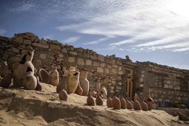 Ägyptische Archäologen präsentieren 52 Sarkophage