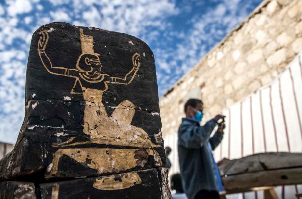 Ägyptische Archäologen präsentieren 52 Sarkophage
