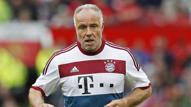 Matthäus trägt ein Trikot des FC Bayern München.