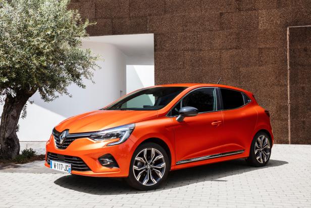 21227128_2019_-_new_renault_clio_test_drive_in_portugal_1.jpg