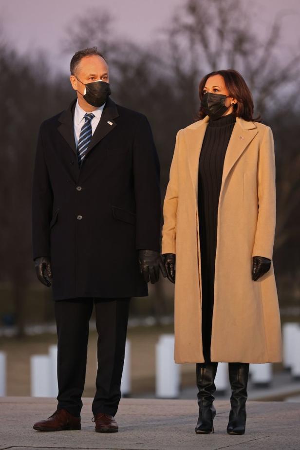Jill Biden und Kamala Harris: Mit Mantel, Maske und Message