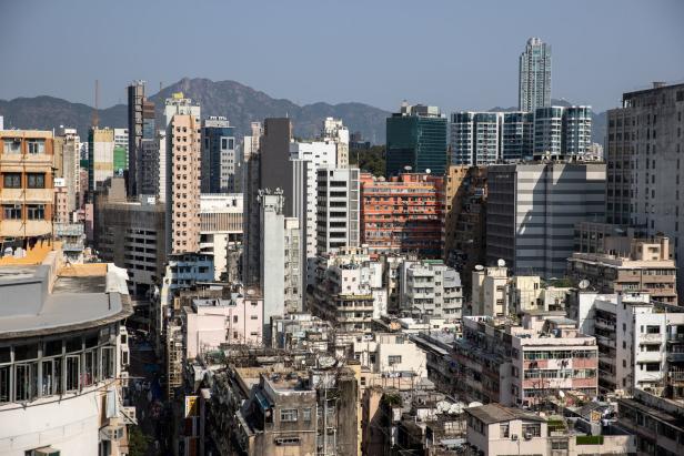 Furcht vor Corona-Ausbruch: Hongkong schottet ganzen Stadtteil ab