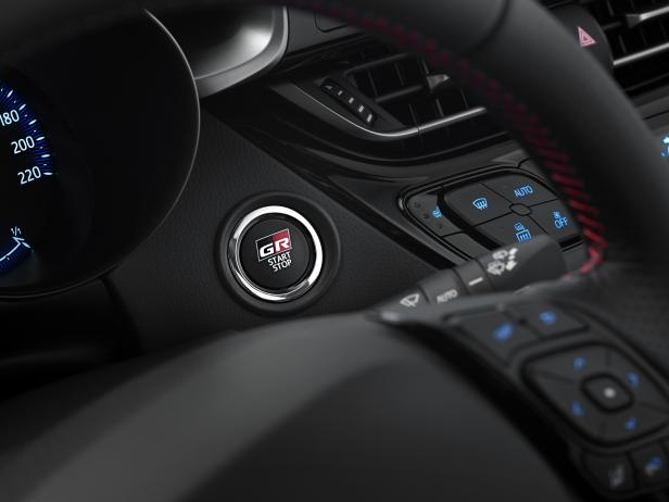 69586-toyota-c-hr-gr-sport-innenraum-chr-int-17.jpg