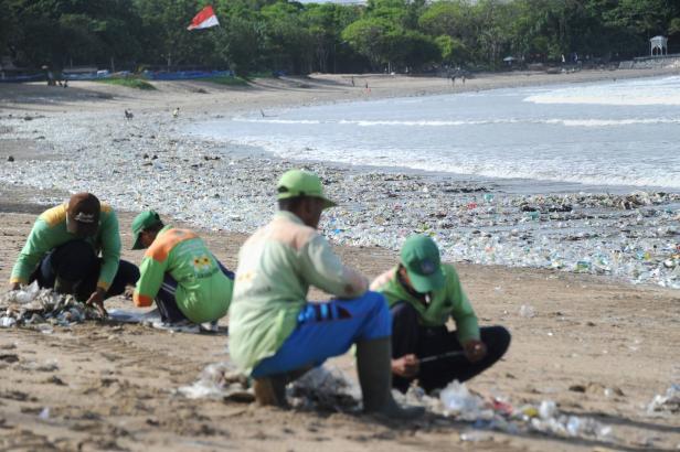 Warum eine Trauminsel trotz Touristen-Flaute im Müll ertrinkt