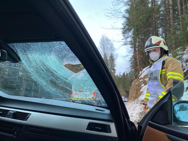 Pkw-Beifahrerin durch Steinschlag in Tirol schwer verletzt