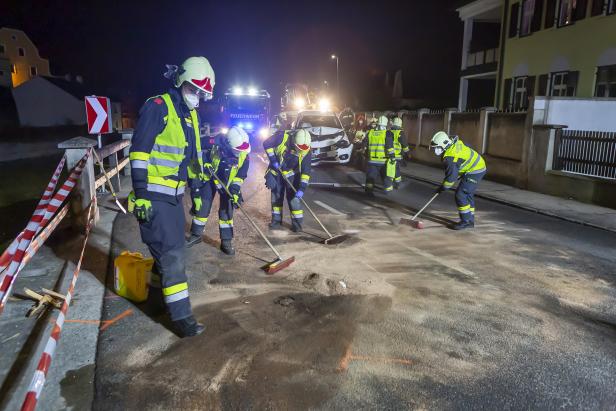 Gegen Geländer gekracht: Verkehrsunfall auf der Kremstalstraße