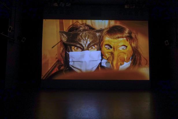 Nachwuchs-Theaterbewerb: Wenn befreite Haare zu tanzen beginnen