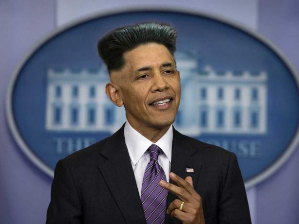 Ein bearbeitetes Bild von Barack Obama mit einer ungewöhnlichen Frisur vor dem Hintergrund des Weißen Hauses.
