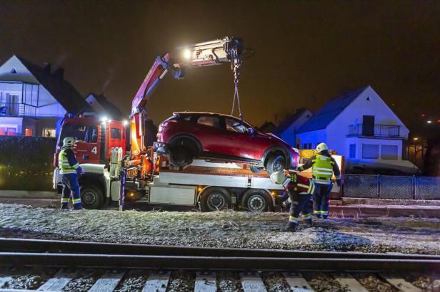 Lenker krachte in Krems mit Güterzug zusammen