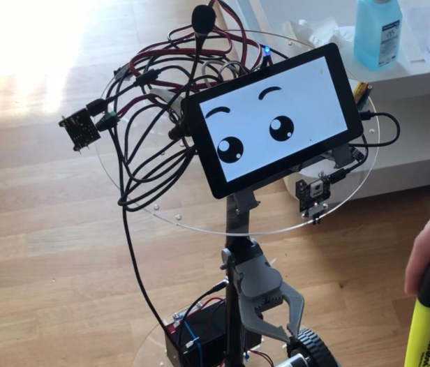 Studierende entwickelten Haushalts-Roboter „Alfred“