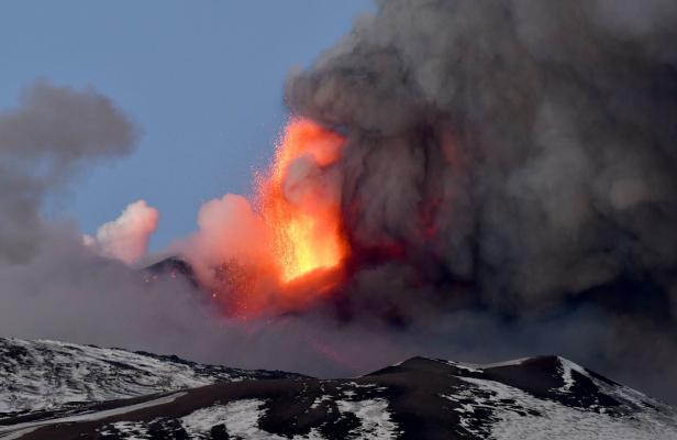 Grandioses Naturschauspiel: Vulkan Ätna speit wieder Feuer