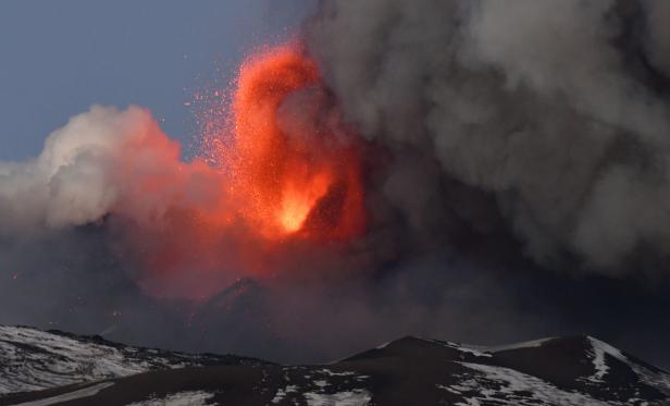 Grandioses Naturschauspiel: Vulkan Ätna speit wieder Feuer