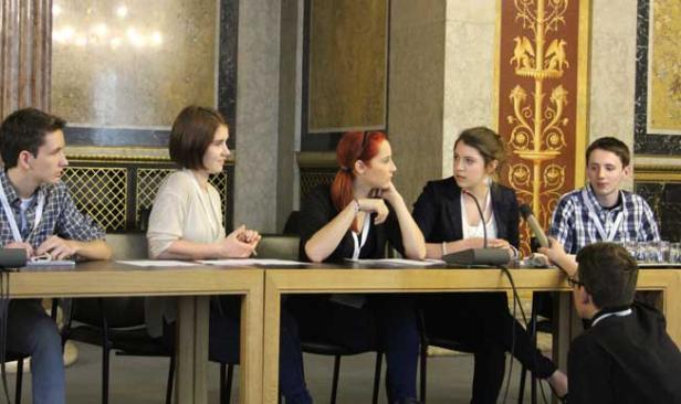Eindrücke von der Arbeit vor dem Plenum