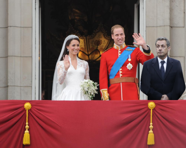 Kate Middleton, Prinz William und Nicolas Sarkozy winken von einem Balkon.