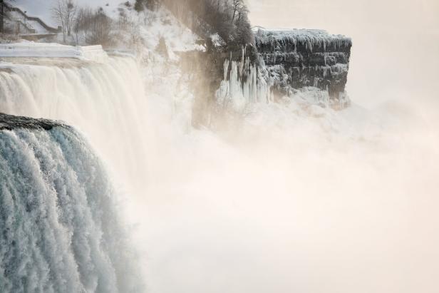 Beeindruckende Bilder: Die Niagarafälle im eisigen Winter