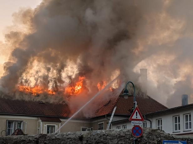 Feuer in Perchtoldsdorf zerstört Polizeiinspektion und Hotel