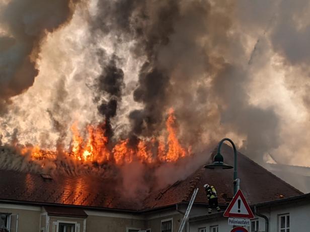 Feuer in Perchtoldsdorf zerstört Polizeiinspektion und Hotel