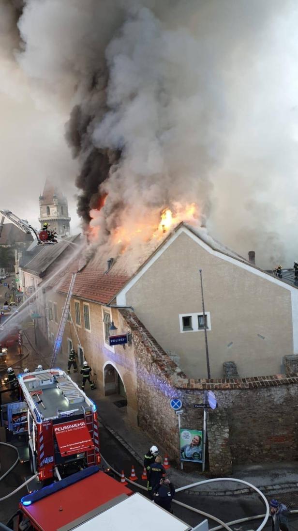 Feuer in Perchtoldsdorf zerstört Polizeiinspektion und Hotel