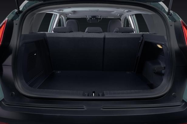 hyundai_bayon_studio_muenchen_nov_trunk_02.jpg