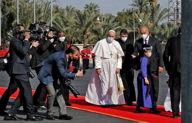 Papst Franziskus zu historischem Besuch in Bagdad eingetroffen