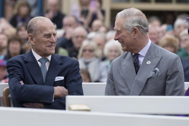 Schwieriges Verhältnis: Prinz Charles "zutiefst besorgt" um Vater Philip