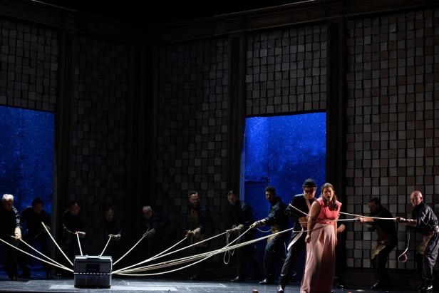 "Traviata" an der Staatsoper: Auch Emojis müssen manchmal weinen