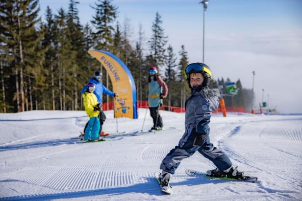 Starke Nachfrage nach Skisport im schwierigen Corona-Winter