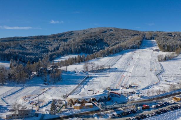 Starke Nachfrage nach Skisport im schwierigen Corona-Winter